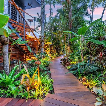 The Palms At Palm Cove Aparthotel Екстериор снимка