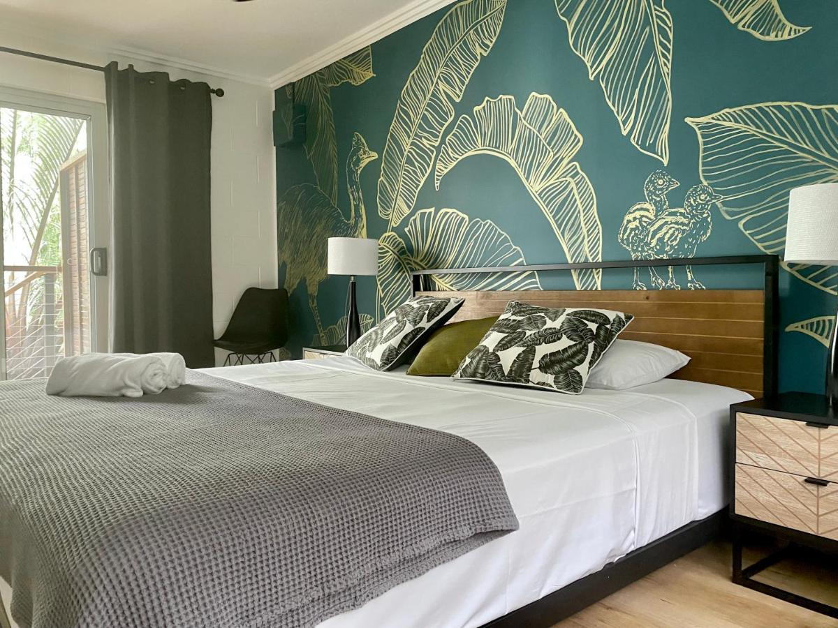 The Palms At Palm Cove Aparthotel Екстериор снимка