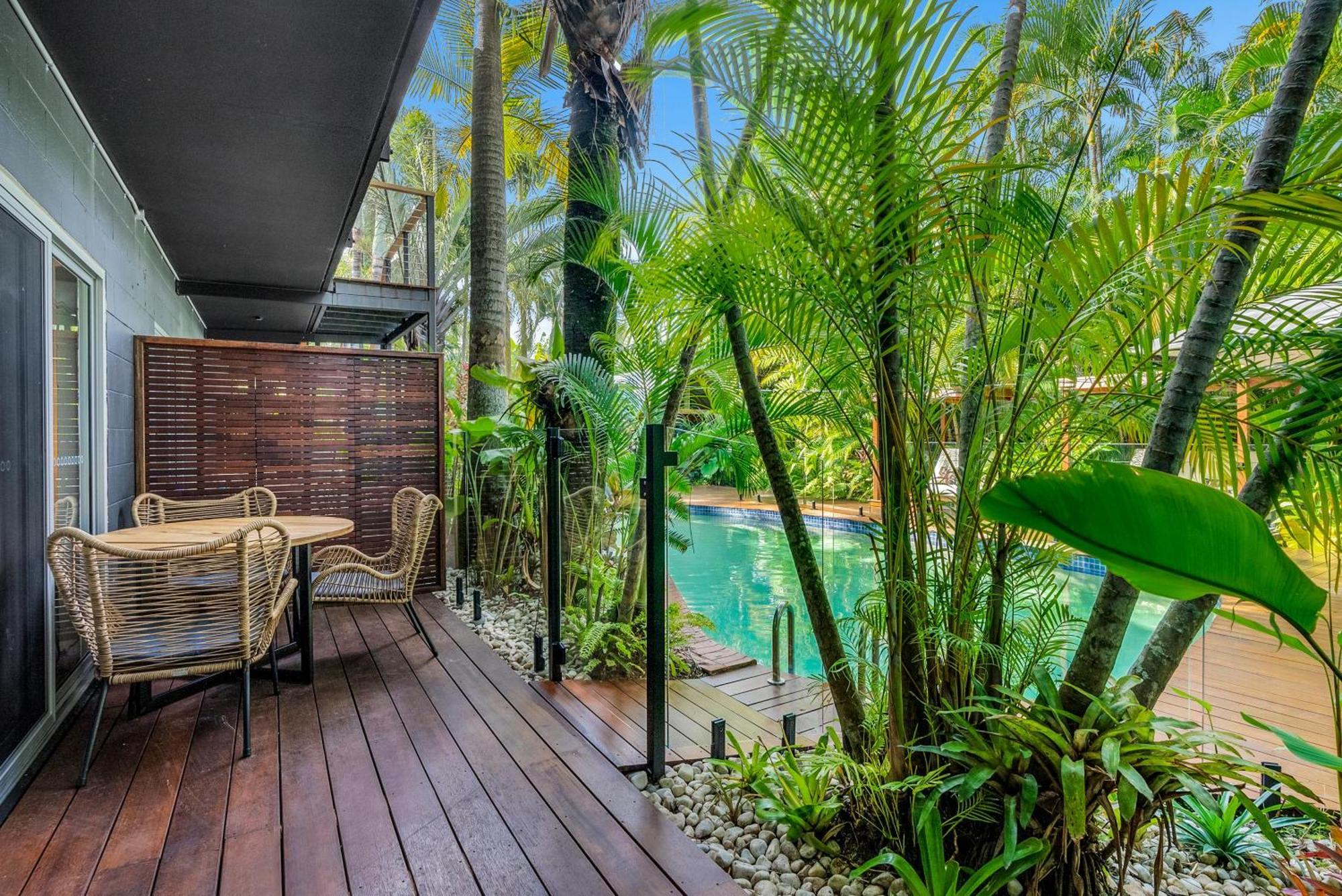 The Palms At Palm Cove Aparthotel Екстериор снимка