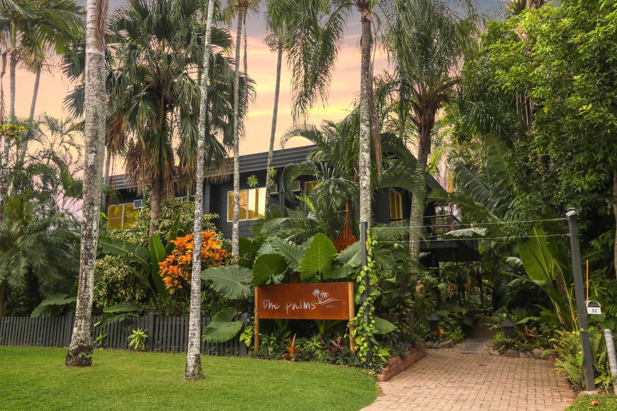 The Palms At Palm Cove Aparthotel Екстериор снимка