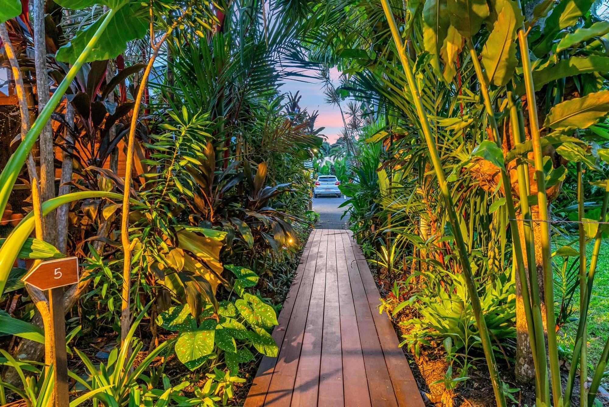 The Palms At Palm Cove Aparthotel Екстериор снимка
