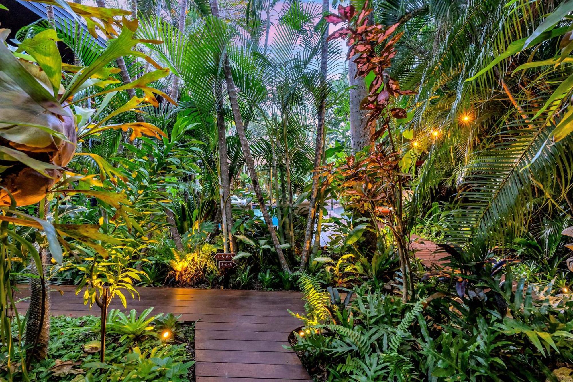The Palms At Palm Cove Aparthotel Екстериор снимка