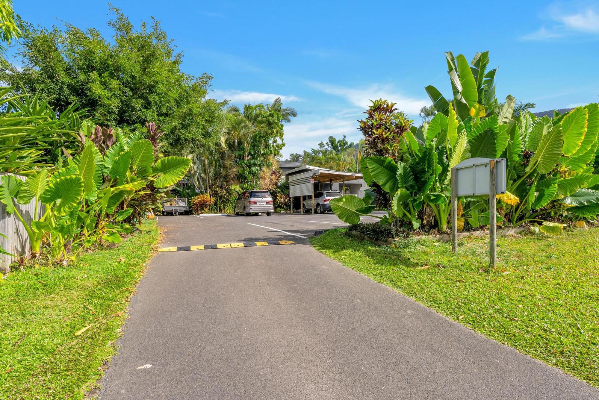 The Palms At Palm Cove Aparthotel Екстериор снимка